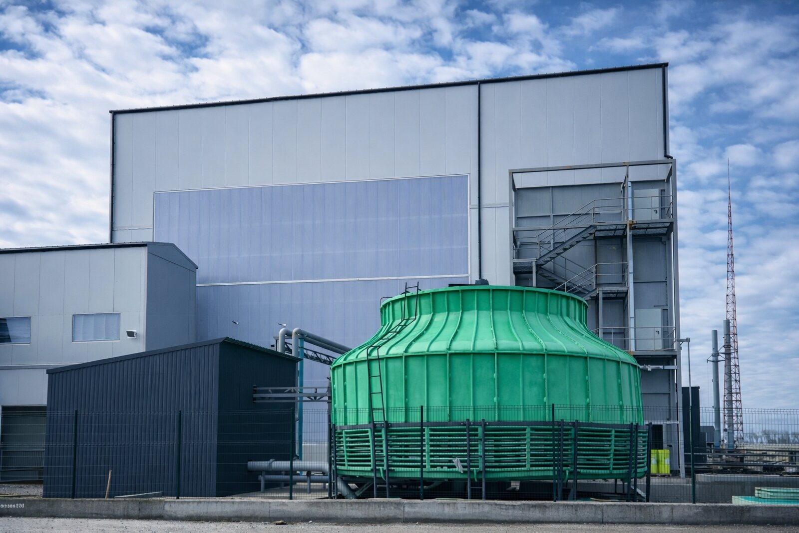 Екстракціоний корпус з градирнею охолодження